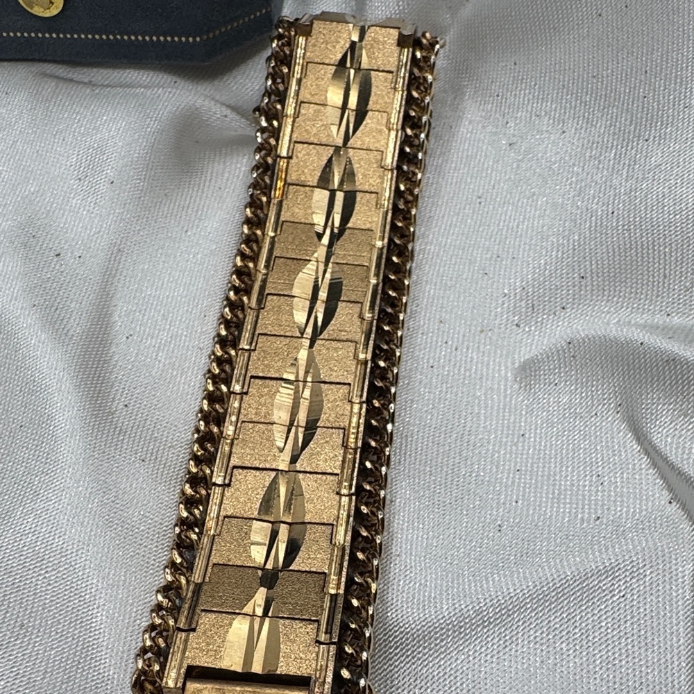 Vintage 18K gold plated etched bracelet 8” - Picture 9 of 14